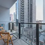 Central Melbourne 1Br1Ba Apt With Balcony