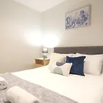Central Melbourne 1Br1Ba Apt With Balcony