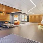 Chic 1-Bed With Balcony Views And Amenities