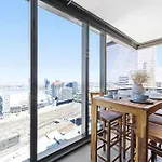 A Cozy 2Br Apt With Harbour Views And Free Parking