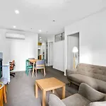 Impeccable Location! In Cbd Next Melb Central 2B2B