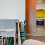 Impeccable Location! In Cbd Next Melb Central 2B2B