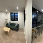In1103- 1 Bedroom Modern Apartment In Vibrant Southbank