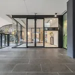 Elegant City Fringe Condo W Pool & Free Parking