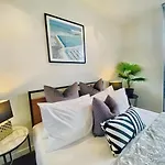 Spacious City Fringe Retreatpool & Free Parking