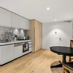 Chic 1-Bed South Melbourne Unit With Pool & Gym