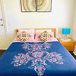 Spacious Room With Ensuite Next To Coburg Station, Non Smoking House