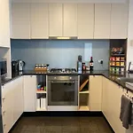 Spacious 3 Bedroom Apartment Southbank