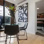 Trendy New York-Style Condo In Vibrant St Kilda