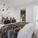Trendy New York-Style Condo In Vibrant St Kilda