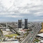 Stylish Southbank Apt Sweeping Bay & City Views