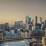 Stylish Southbank Apt Sweeping Bay & City Views