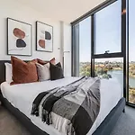 Hip Condo On Maribyrnong River Cityscape Views!