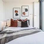 Hip Condo On Maribyrnong River Cityscape Views!