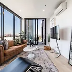 Hip Condo On Maribyrnong River Cityscape Views!