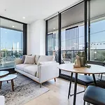 Light & Bright Apt Close To Beach & Fitzroy St