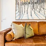 Hip Pad In Cool St Kilda Precinct Free Parking