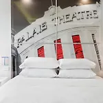 Chic And Cosy Studio Steps From St Kilda Beach