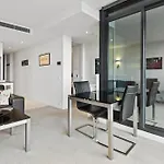 Beautiful 1-Bed Unit In The Heart Of Melbourne
