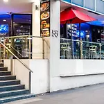 W30 - Sparkling North Melbourne Gem With Parking