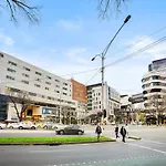 W30 - Sparkling North Melbourne Gem With Parking