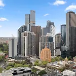 Serene Two Bedroom Apartment In Melbourne Cbd With Free Parking