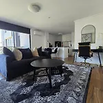Luxuriq On Bourke