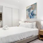 Stylish & Modern Apt In West Side Place W Balcony