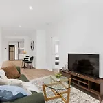 Stylish & Modern Apt In West Side Place W Balcony