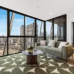 Stylish & Central W Stunning City Views & Balcony