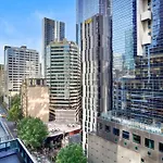 Modern & Stunning In Cbd-Close To Everything 2B1B