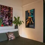 Studio In Iconic Heritage Building Near Albert Park