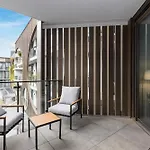 Modern & Stylish 1Br Apt W Balcony, Wifi & Parking
