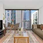Stylish & Vibrant Apt In Best Location W Gym, Pool