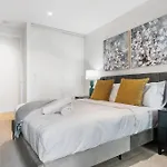 Bright And Stylish 1Br Apt W Balcony, Wi-Fi And Desk
