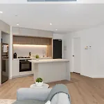 Brand New Apt In West Side Place Best Location