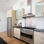 Spacious Light-Filled 3Bd Sanctuary In Northcote