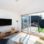 Spacious Light-Filled 3Bd Sanctuary In Northcote