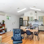 Spacious Light-Filled 3Bd Sanctuary In Northcote