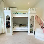 Luxury Family Poolside Villa Brighton Beach
