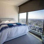 A Lux 2Br Apt Next To Southern Cross City Views