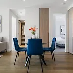 Gorgeous 3Br Apt W Stunning Bay Views And 2 Car Park