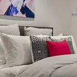 Wow Apartment On Eq Tower