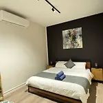 Modern Apartment In Prahran