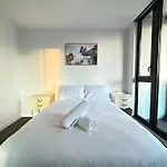 Astonishing 2B2B Upperwestside Residence Opposite Southern Cross Station