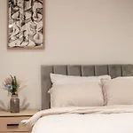 Modern Luxury In The Heart Of Melbourne\'S Cbd