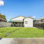 Spacious Urban Delight In Coburg
