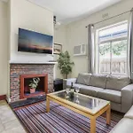 Spacious Urban Delight In Coburg