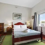 Spacious Urban Delight In Coburg