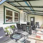 Spacious Urban Delight In Coburg
